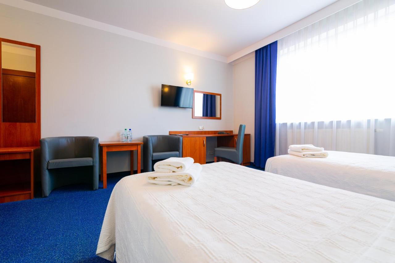 Hotel Victoria Bolszewo Buitenkant foto