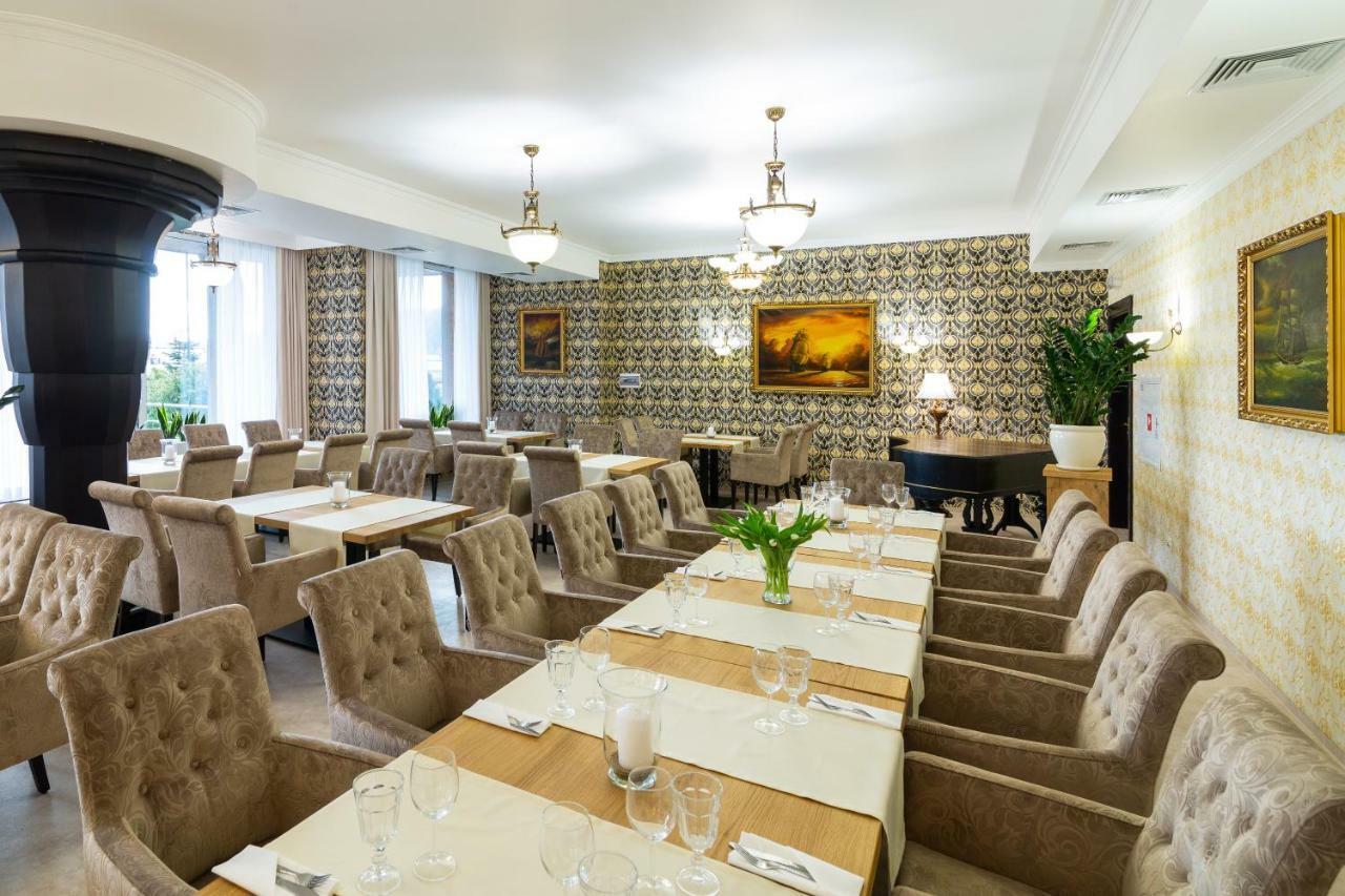 Hotel Victoria Bolszewo Buitenkant foto